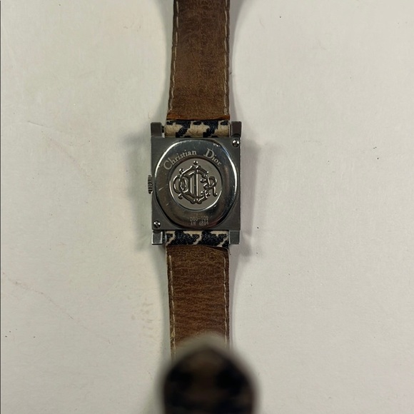 Christian Dior Houndstooth Watch Does Not Come with box anymore. The box sold. - Picture 5 of 6